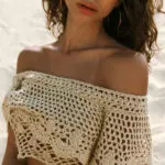 MAYA Crochet Off Shoulder Χειροποίητο Πλεκτό Τοπ Με Χαμόγελο - Μπεζ - Image 4