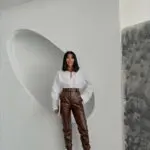 MAIN GIRL Ψηλόμεσο Παντελόνι Δερματίνη Με Τσέπες -Σκούρο Καφέ - Image 2