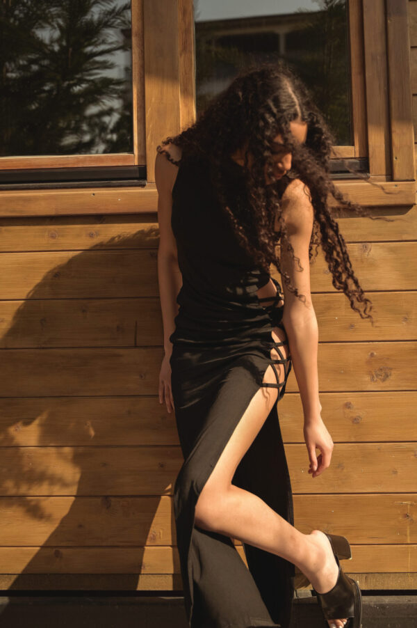 ENTICE ME Maxi Αμάνικο Φόρεμα Με Ψηλή Λαιμόκοψη Και Λεπτομέρειες - Κορδόνια - Image 2