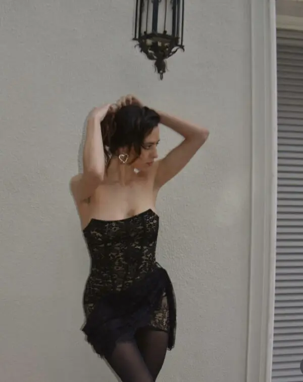 FEMME FATALE Mini Strapless Dress With Corset And Lace Details - Image 4