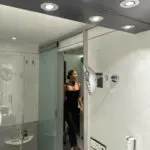 Maxi Φόρεμα Με Τιράντες, Άνοιγμα Στην Πλάτη Και Λεπτομέρειες Δαντέλας- Μαύρο - Image 5