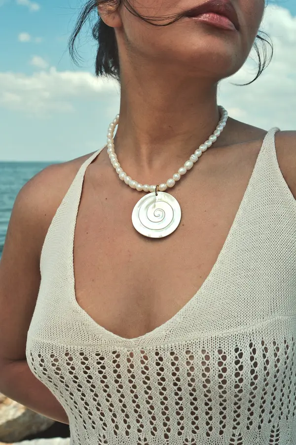 Handmade Necklace Decorated With Natural Pearls And Round Shell - Image 2