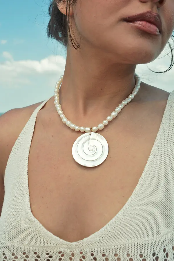 Handmade Necklace Decorated With Natural Pearls And Round Shell