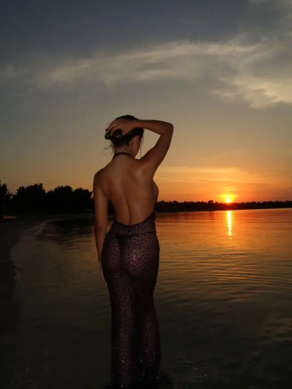 Maxi See-Through Διάτρητο Πλεκτό Φόρεμα Με Παγιέτες Και Ανοιχτή Πλάτη - Image 9
