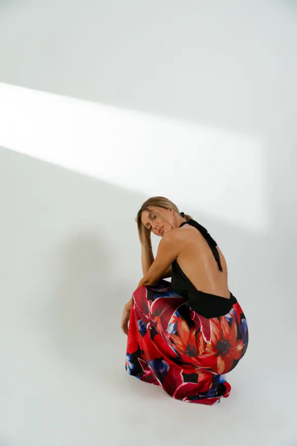 Floral Maxi Dress With Open Back And Plunging Neckline - Image 5