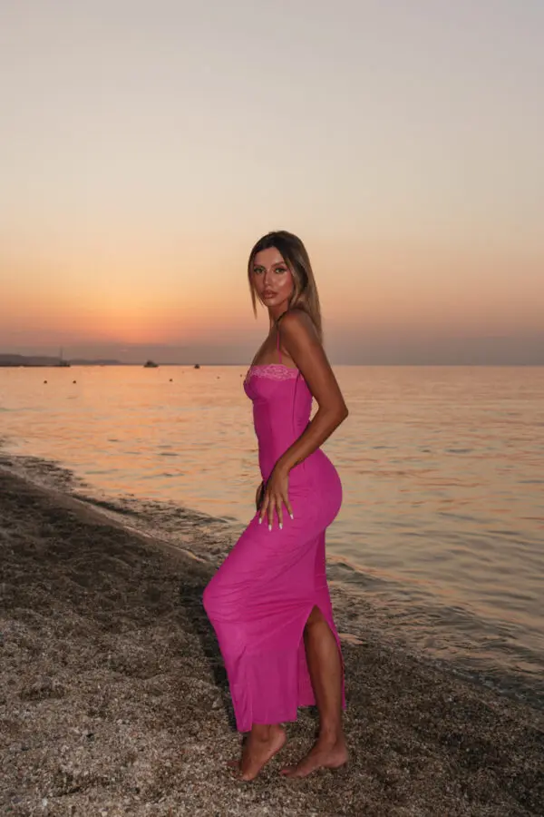 Maxi Φόρεμα Ντραπέ Με Τιράντες Διακοσμημένο Στο Μπούστο Με Δαντέλα / Σχέδιο Τριαντάφυλλα-Φούξια - Image 5