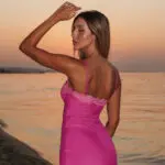 Maxi Φόρεμα Ντραπέ Με Τιράντες Διακοσμημένο Στο Μπούστο Με Δαντέλα / Σχέδιο Τριαντάφυλλα-Φούξια - Image 4
