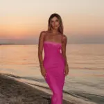 Maxi Φόρεμα Ντραπέ Με Τιράντες Διακοσμημένο Στο Μπούστο Με Δαντέλα / Σχέδιο Τριαντάφυλλα-Φούξια - Image 2