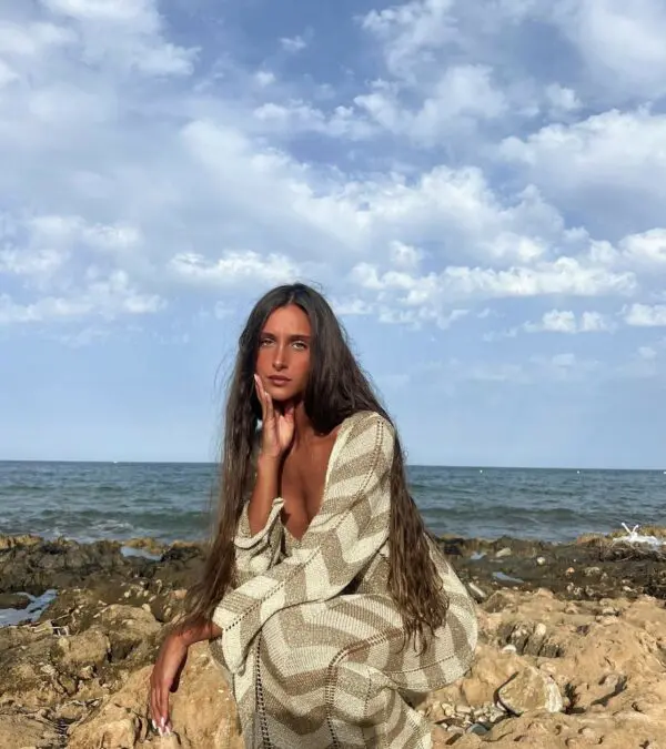 Δίχρωμο Πλεκτό Maxi Μακρυμάνικο Φόρεμα-Καφτάνι Με Διάτρητες Λεπτομέρειες- Μπεζ - Image 3