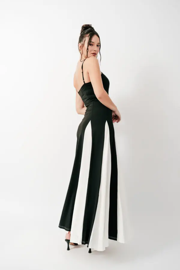 HERE SHE IS Maxi Φόρεμα Με Τιράντες Και Λεπτομέρεια Άνοιγμα Στο Τελείωμα