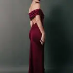 Maxi Εφαρμοστό Φόρεμα Στράπλες Με Σούρα Στο Πίσω Μέρος Και Κατεβασμένους Ώμους - Image 4