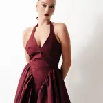 Αμάνικο Mini Φόρεμα Σε Κλος Γραμμή -Μπορντό