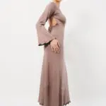 Maxi Μακρυμάνικο Φόρεμα Με Ανοιχτή Πλάτη, Δέσιμο Στο Λαιμό Και Wave Εφέ Στο Τελείωμα