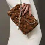 Δερματίνη Τσάντα Clutch Με Πλεκτό Σχέδιο -Καφέ