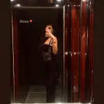 Maxi Φόρεμα Με Τιράντες, Άνοιγμα Στην Πλάτη Και Λεπτομέρειες Δαντέλας- Μαύρο - Image 7
