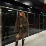 Μακρυμάνικη Crop Oversized Eco Γούνα Με Έντονα Μανίκια