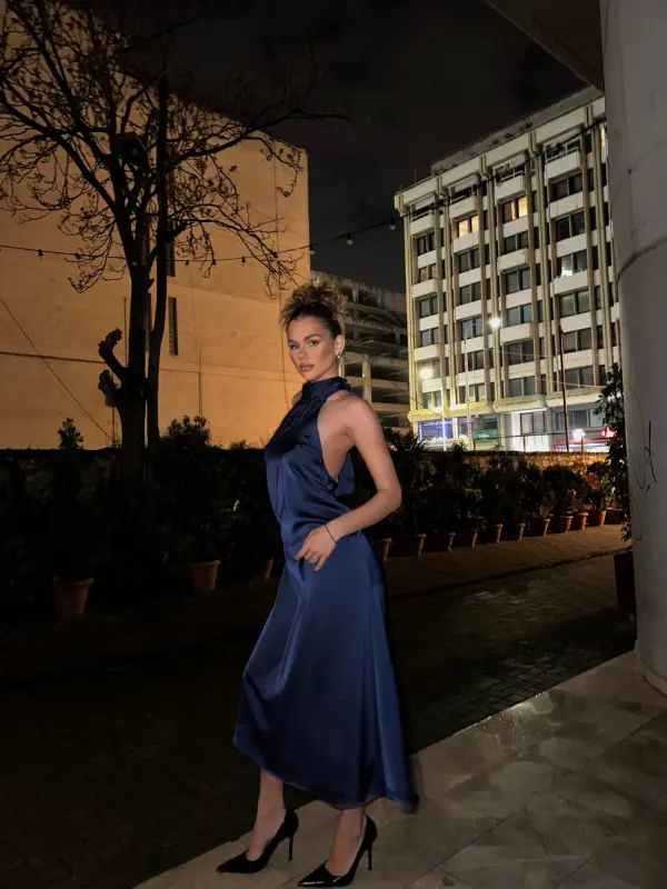 Midi Dress Tied At The Neck With Open Back -Blue - Image 3