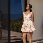 Mini Λουλουδάτο Φόρεμα Με Φαρδιές Τιράντες Σε Κλος Γραμμή Με Εσωτερικό Ύφασμα Τούλι - Image 2