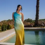 Maxi Φόρεμα Με Έναν Ώμο, Σατέν Υφή Και Λεπτομέρεια Κόμπο Στην Πλάτη Ντεγκραντέ - Image 4