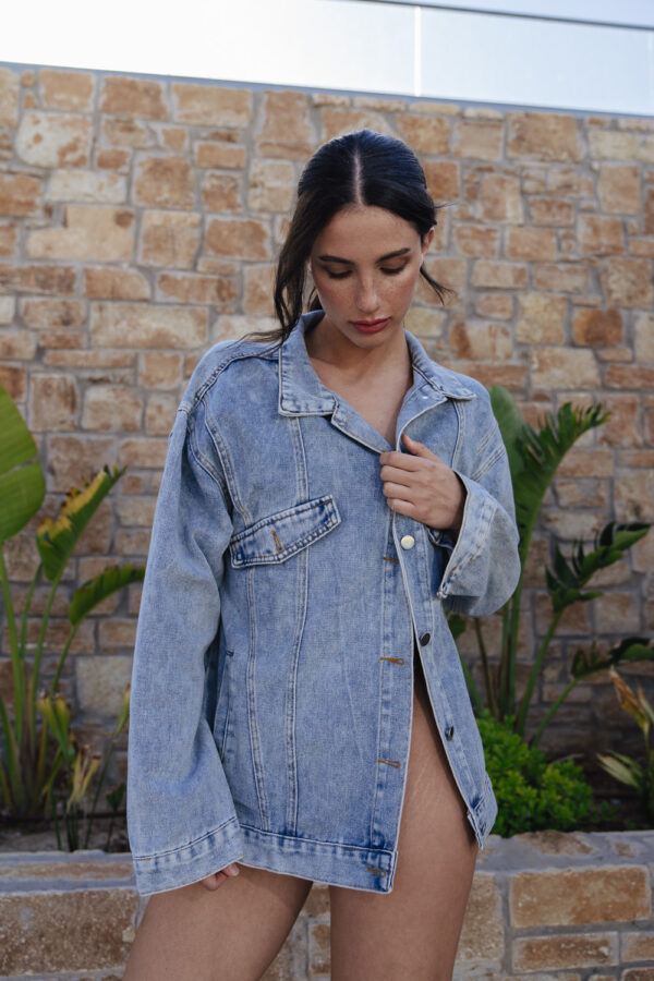 Denim Oversized Τζάκετ Διακοσμημένο Με Πλεκτό Μάτι Με Κρόσσια - Image 4