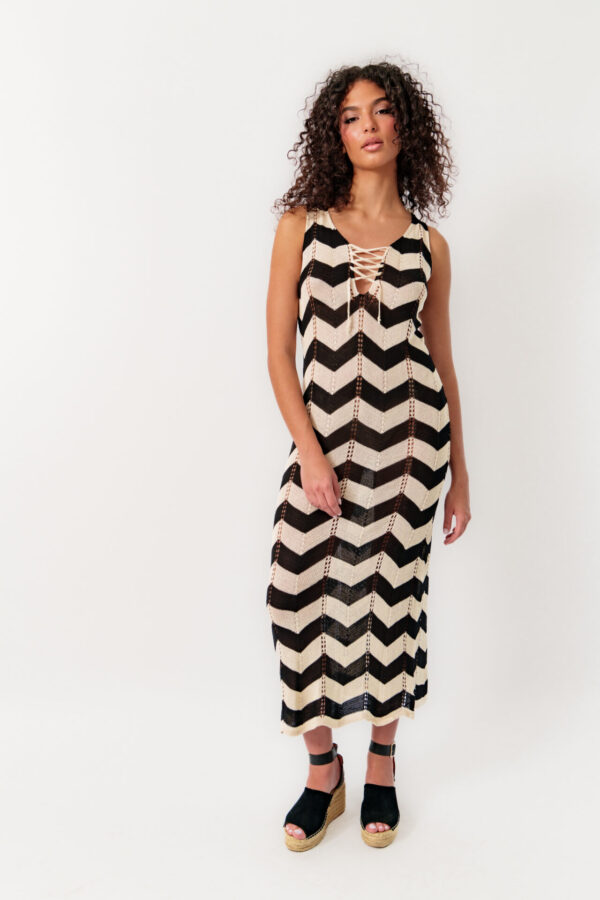 Sleeveless Perforated Two-tone Dress With Laces At The Chest - Image 3