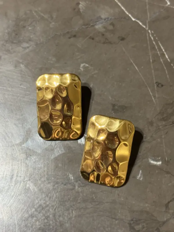 Rectangular Earrings With Embossed Circles