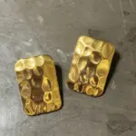 Rectangular Earrings With Embossed Circles - Image 2