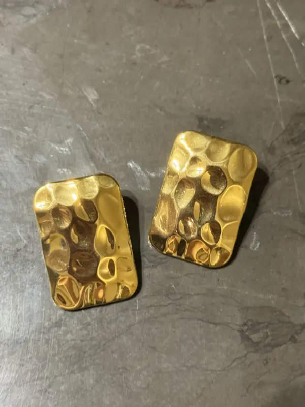 Rectangular Earrings With Embossed Circles - Image 2