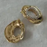 Embossed Earrings With Opening In The Middle And Rhinestones - Image 2