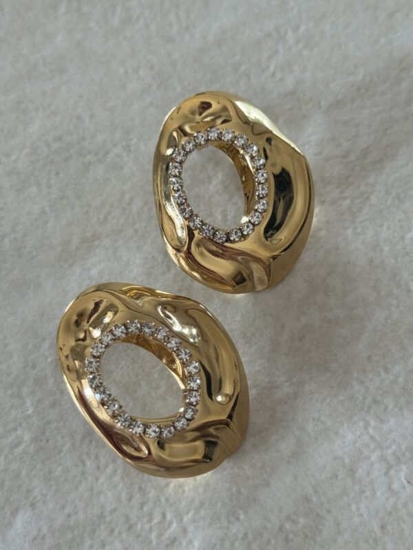 Embossed Earrings With Opening In The Middle And Rhinestones