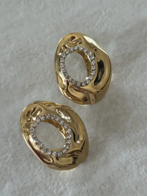 Embossed Earrings With Opening In The Middle And Rhinestones