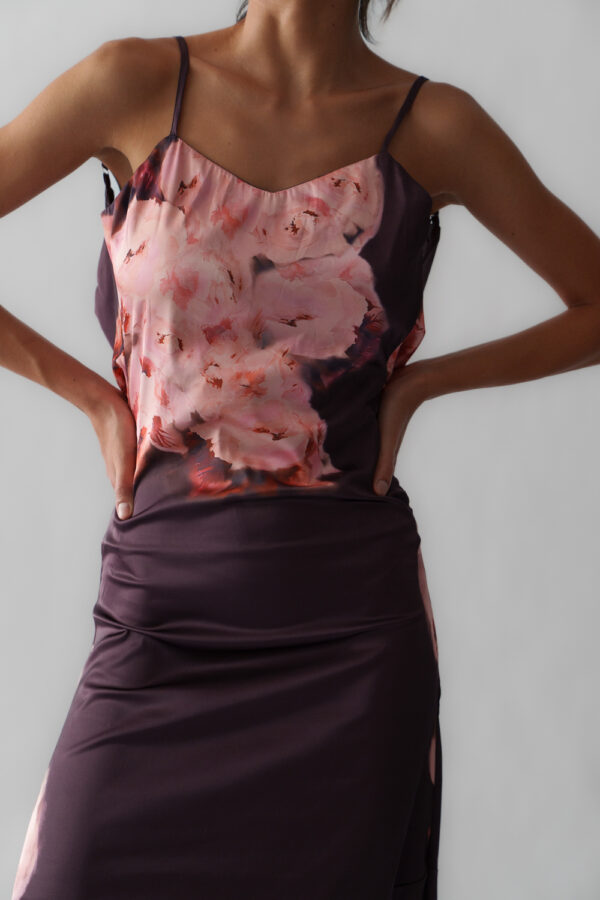 Maxi Dress With Draped Open Back And Decorated Flowers - Image 3