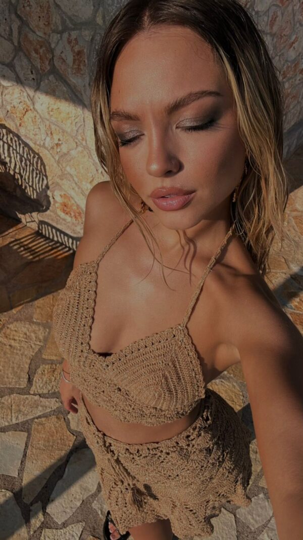 KYLIE GLAM Χειροποίητο Πλεκτό Σετ Με Λεπτομέρειες Από Ασημί Κλωστή -Τοπ Με Mini Φούστα-Μπεζ - Image 3