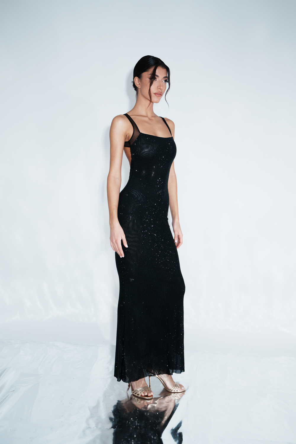 Maxi Φόρεμα Διακοσμημένο Με Στρασάκια Και Διαφανείς Τιράντες-Μαύρο - Image 4